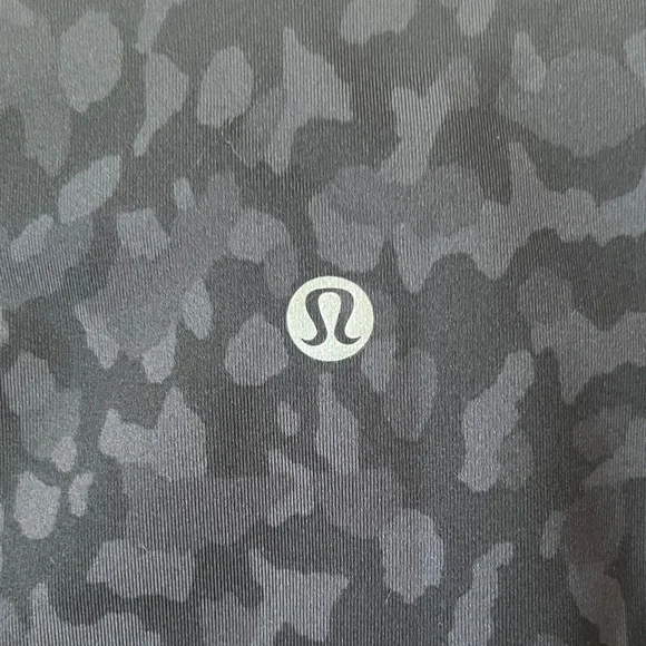 Lululemon High Rise Cropped Align Leggings w/ Cheetah Print Size 6 - Picture 3 of 5